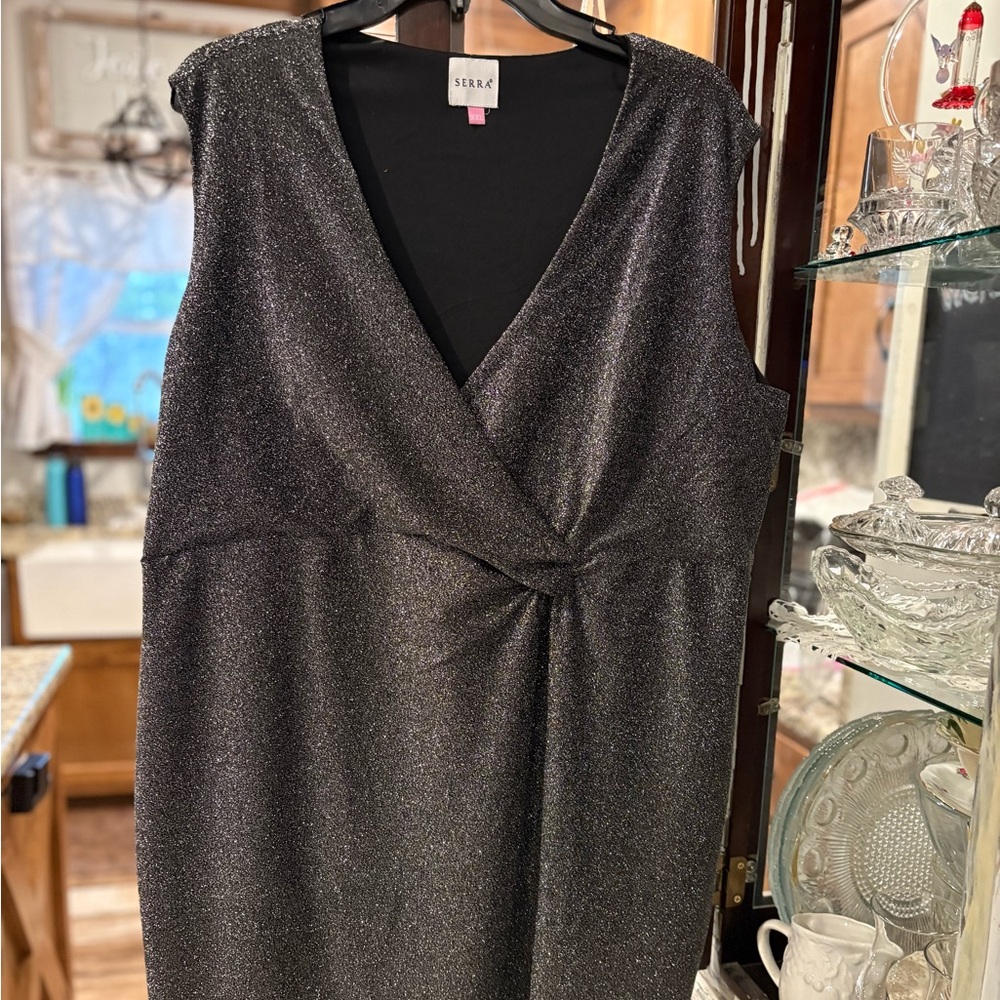 2x 5 pieces 1 glittery dress, 1 summer outfit pants and top, bundle items